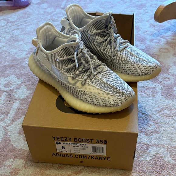 Adidas Yeezy Boost 350 V2 Kids Sneakers - Gray and Cream - Picture 1 of 4